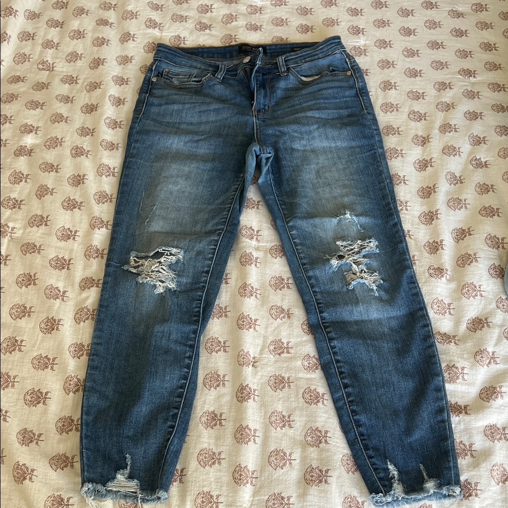 Judy Blue Distressed Skinny Jeans in Medium Blue